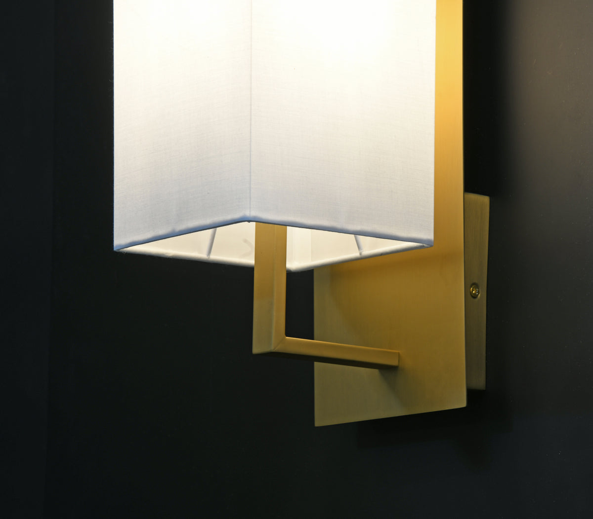 TRIA Brass Wall Light